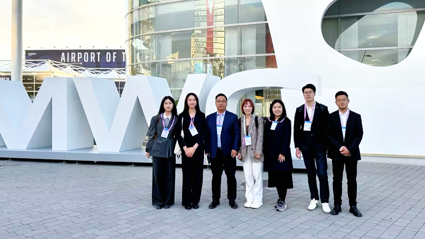 合影.jpg 合影.jpg